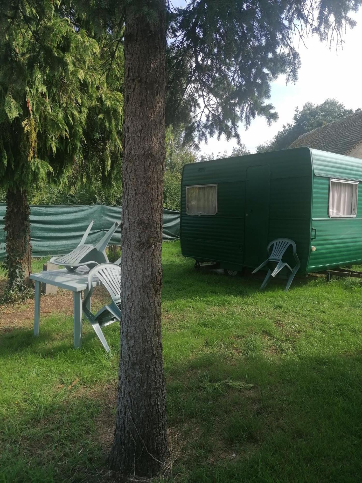 Petite Caravane Deux Places Saint-Corneille 外观 照片